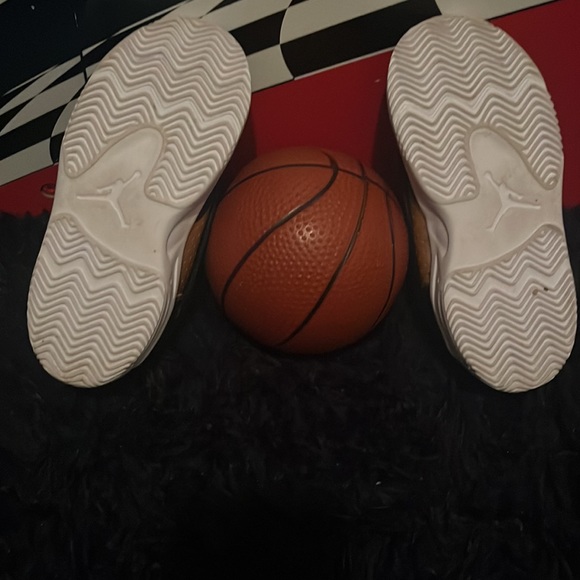 Toddler Jordan’s - Picture 3 of 5